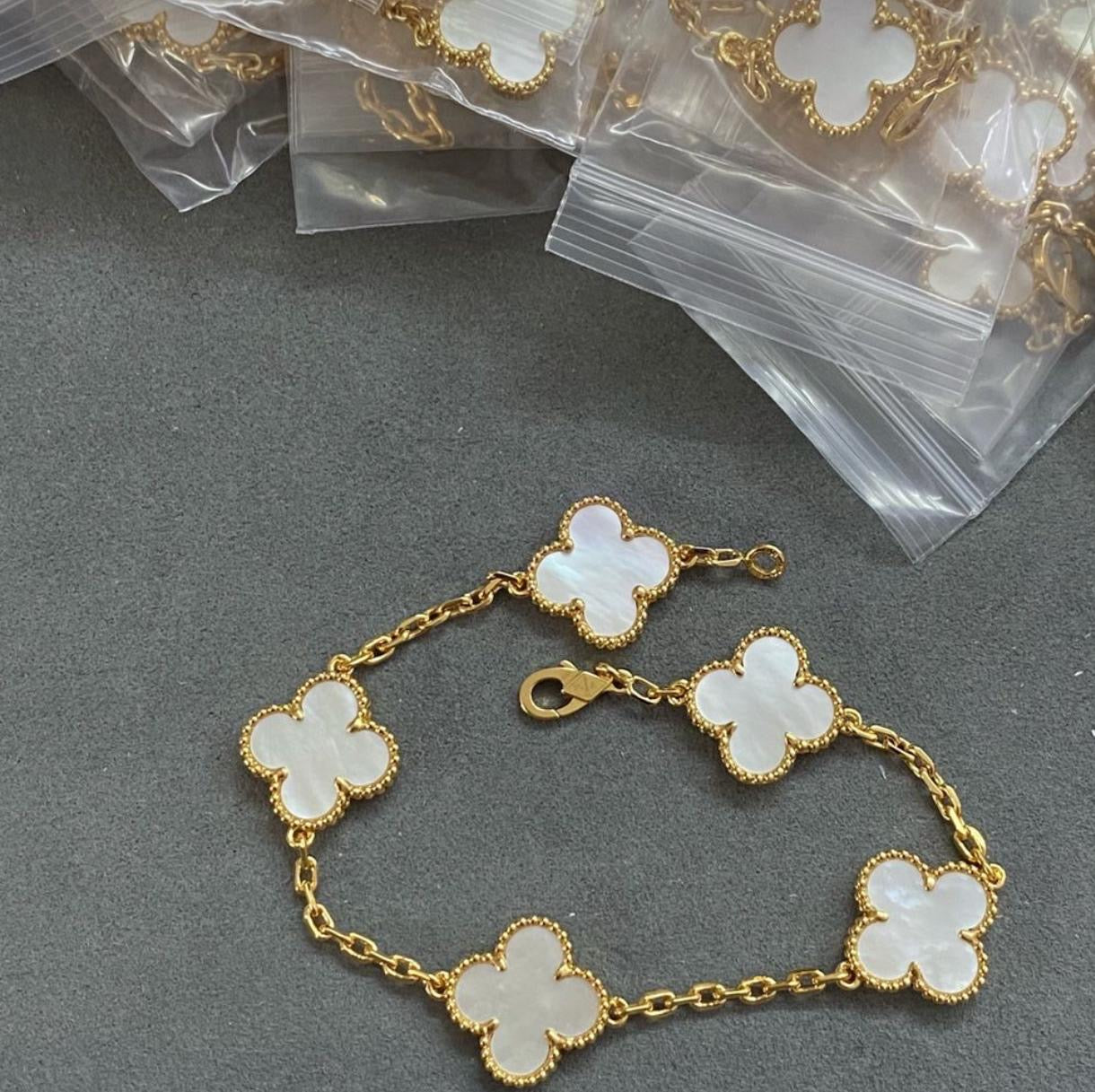 Minnatti Clover Bracelet White