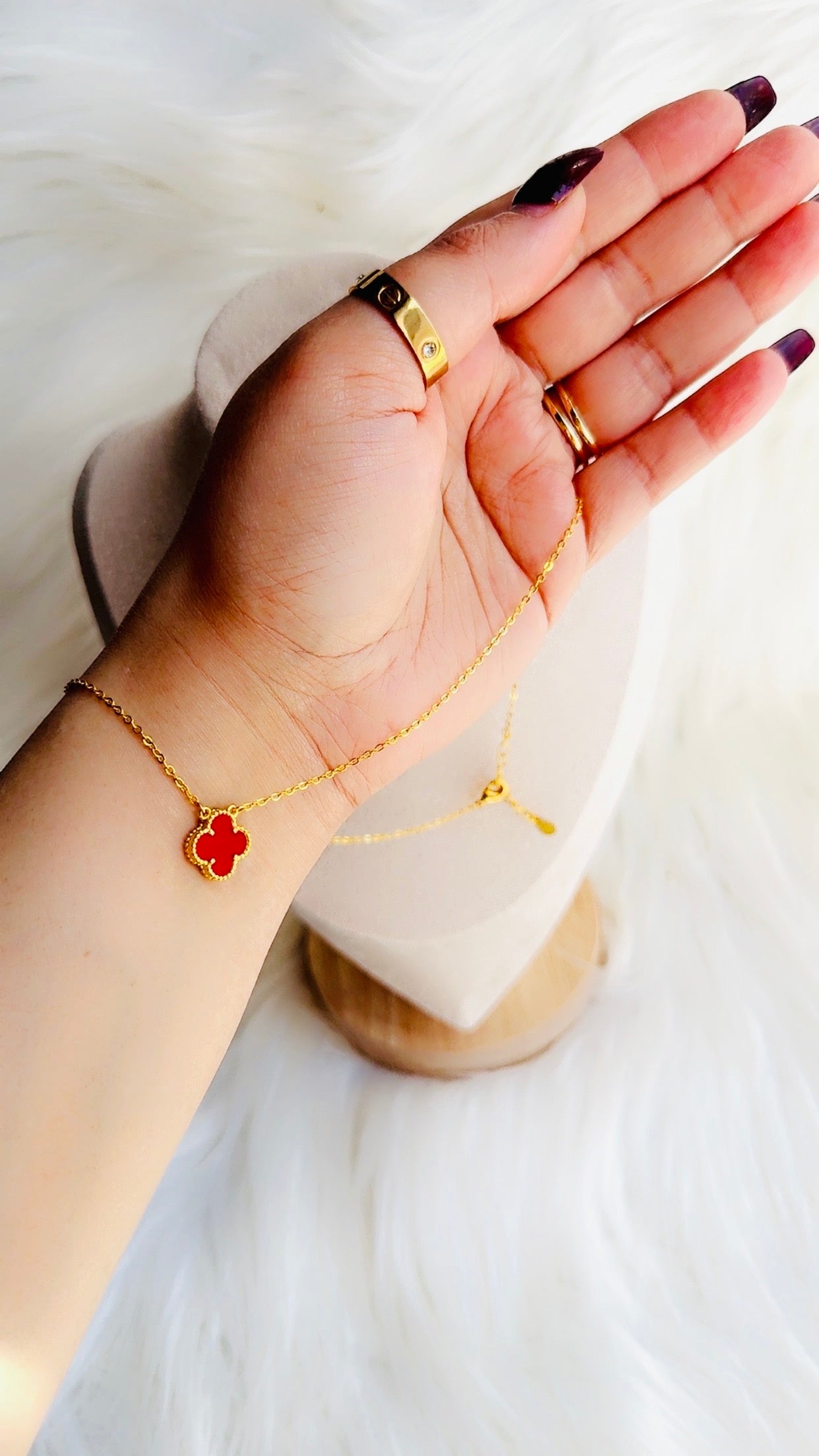 Clover Necklace Wine