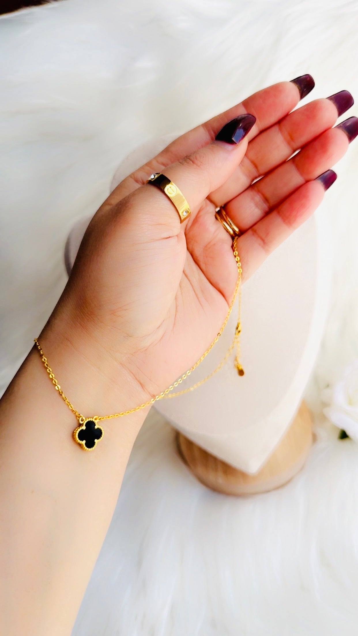 Clover Necklace Black