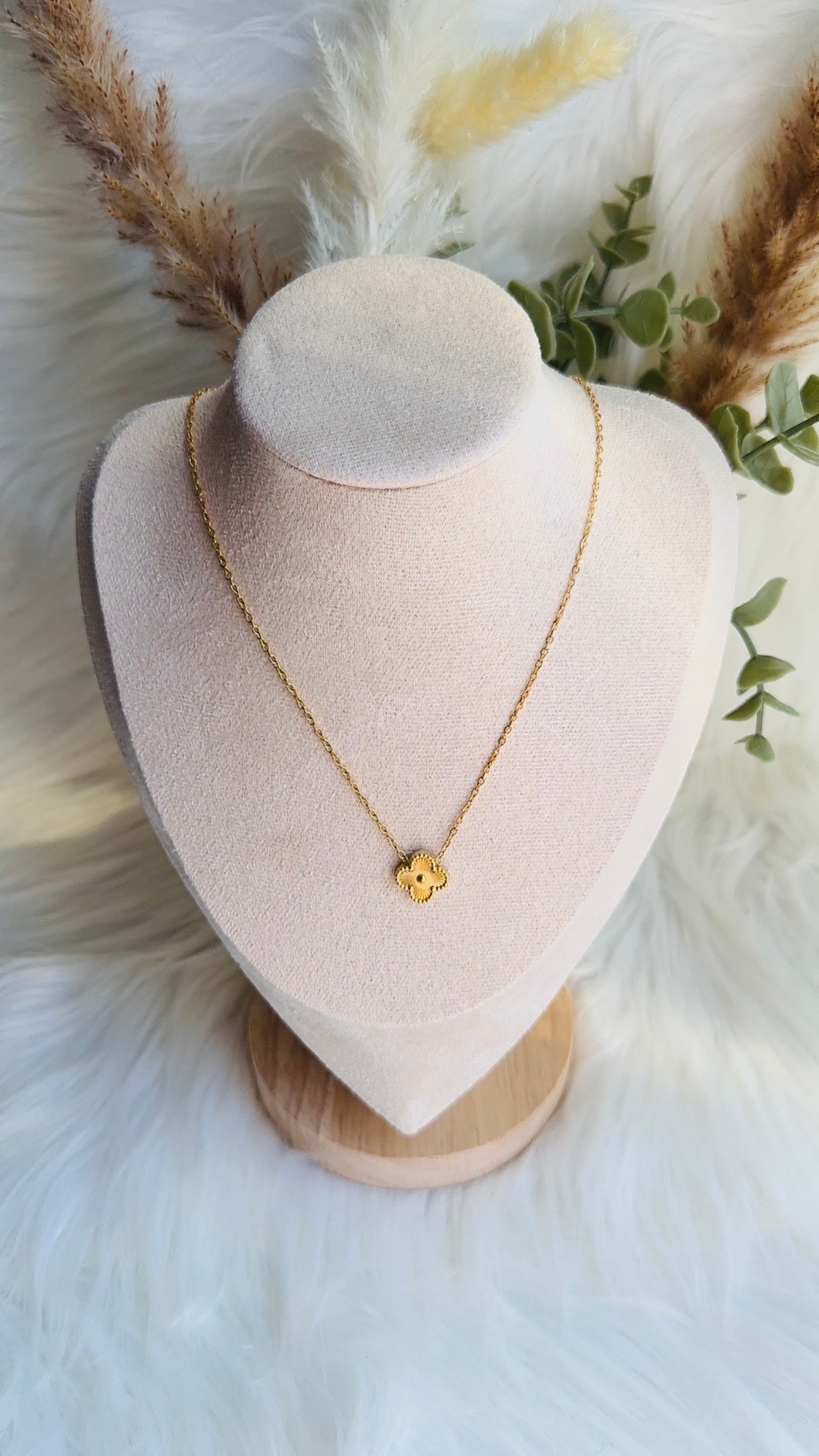 Clover Necklace Gold