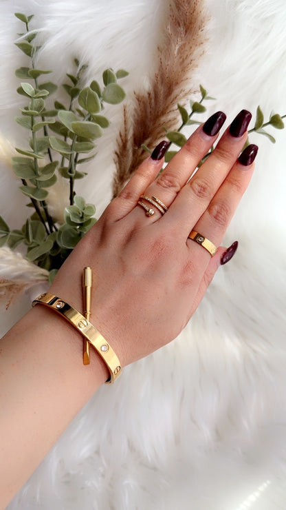 Love Screw Bracelet